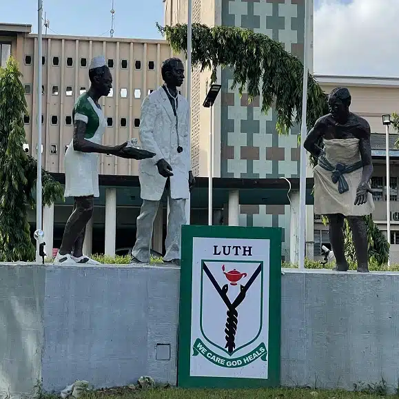 statue4 3eac85e500a5ff4a3701f7289a40e422